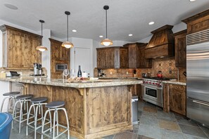 Fridge, microwave, oven, dishwasher - NEW! 1688 - Five Bedroom with Hot Tub Pinnacle (Park City)