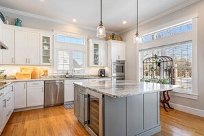 House, Multiple Beds, Hot Tub, Golf View (Villa at the 9) | Private kitchen - Golf-front Personal Arcade Hot tub Outdoor Kitchen (Old Orchard Beach)