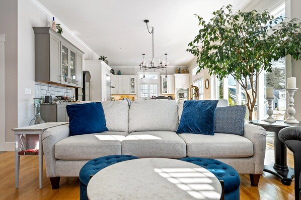 House, Multiple Beds, Hot Tub, Golf View (Villa at the 9) | Living area