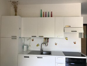 Oven, dishwasher, coffee/tea maker - Pizzo Beach Club One Bedroom 75G (PIZZO)