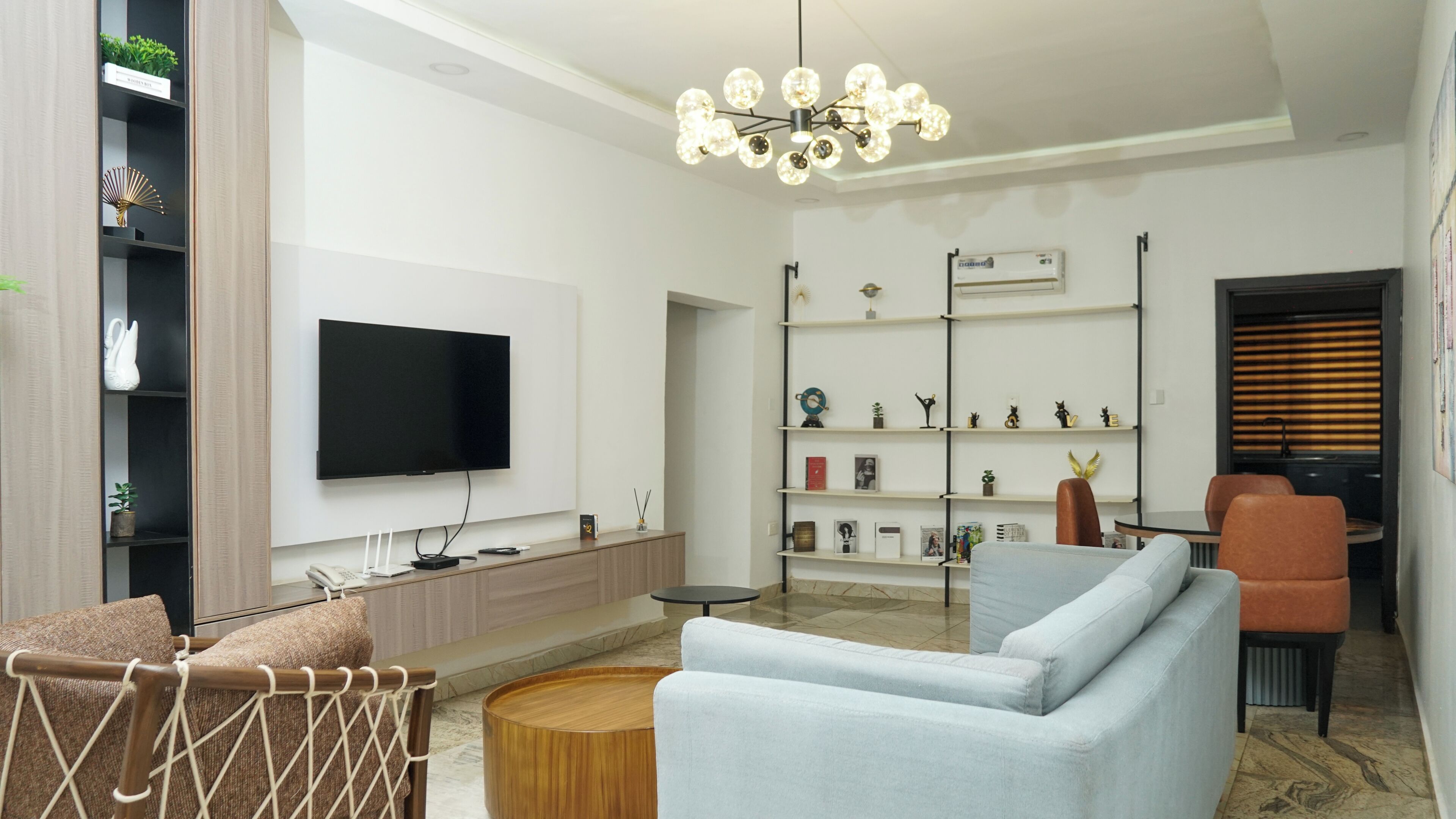 40-Zoll-Smart-TV mit Satellitenempfang, Netflix, Streaming-Dienste