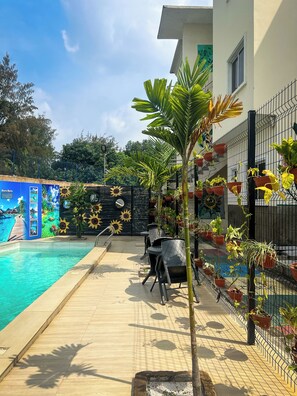 Poolside bar - The12 by Naji Resort (Abuja)