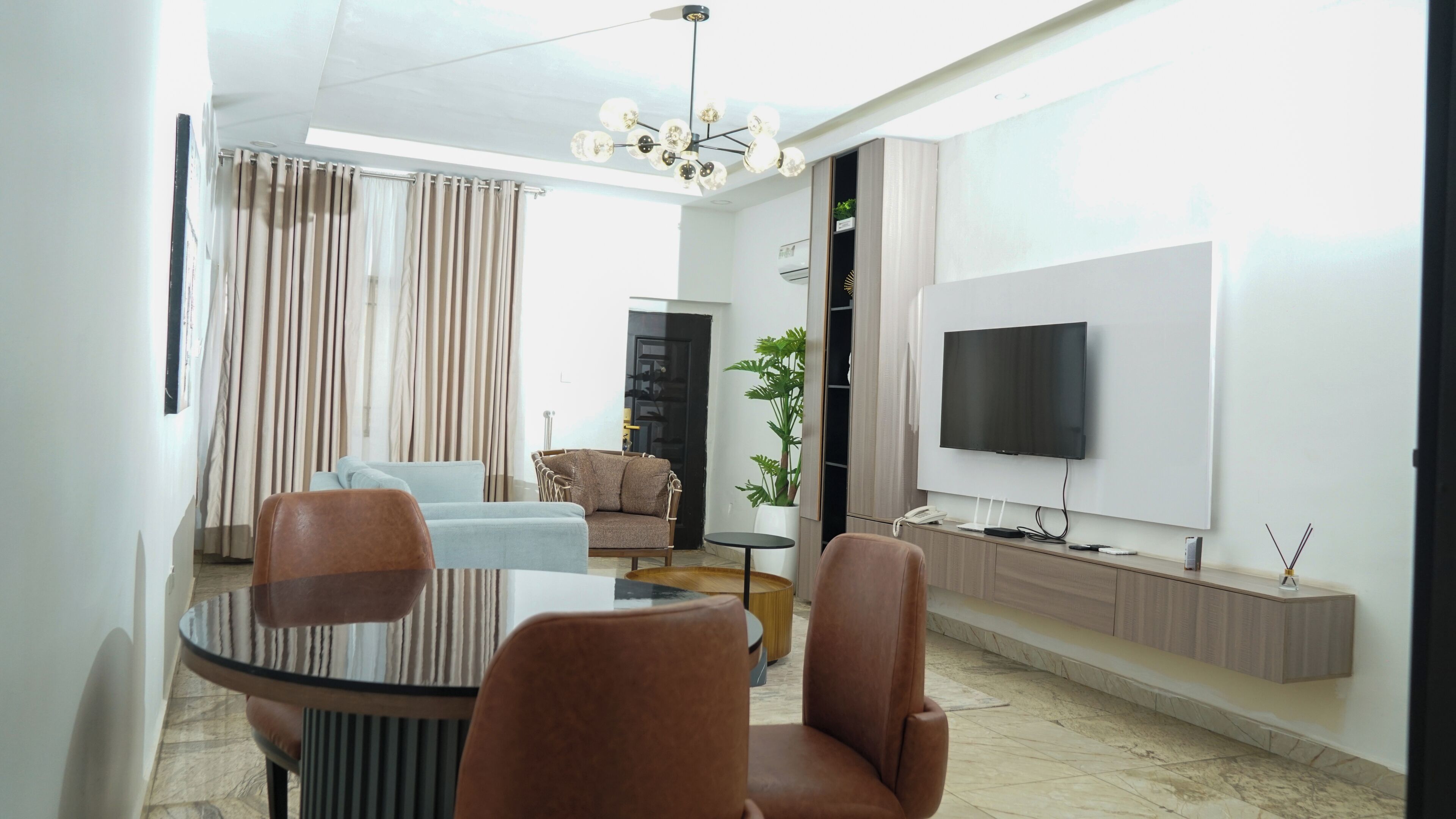 40-Zoll-Smart-TV mit Satellitenempfang, Netflix, Streaming-Dienste