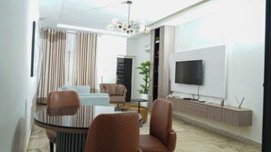 40-tums smart-tv med satellitkanaler, Netflix och streamingtjänster