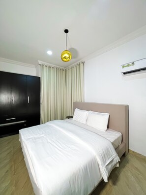 Standard Apartment, Balcony | Frette Italian sheets, premium bedding, laptop workspace - The12 by Naji Resort (Abuja)