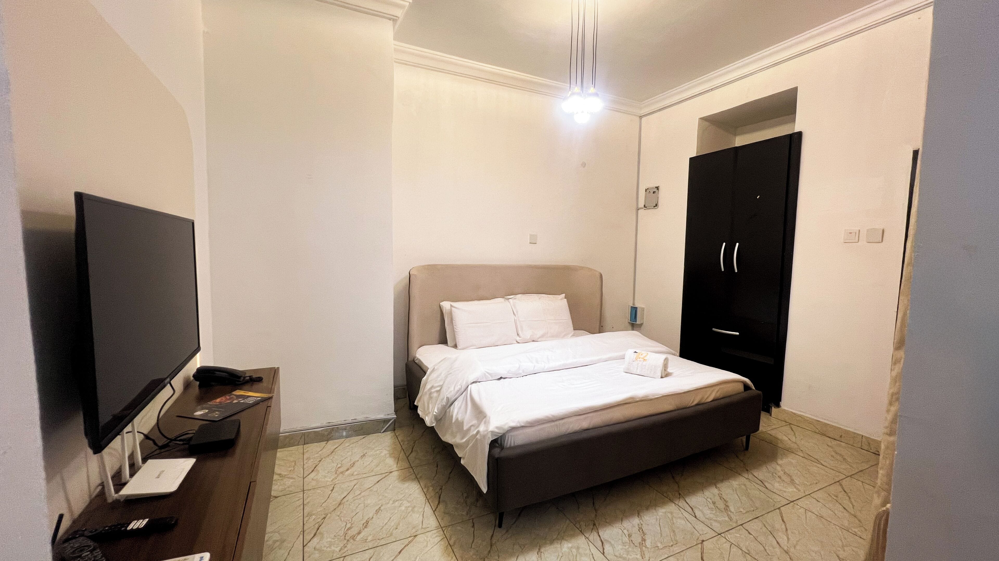 Lenzuola Frette, biancheria da letto di alta qualità, postazione laptop