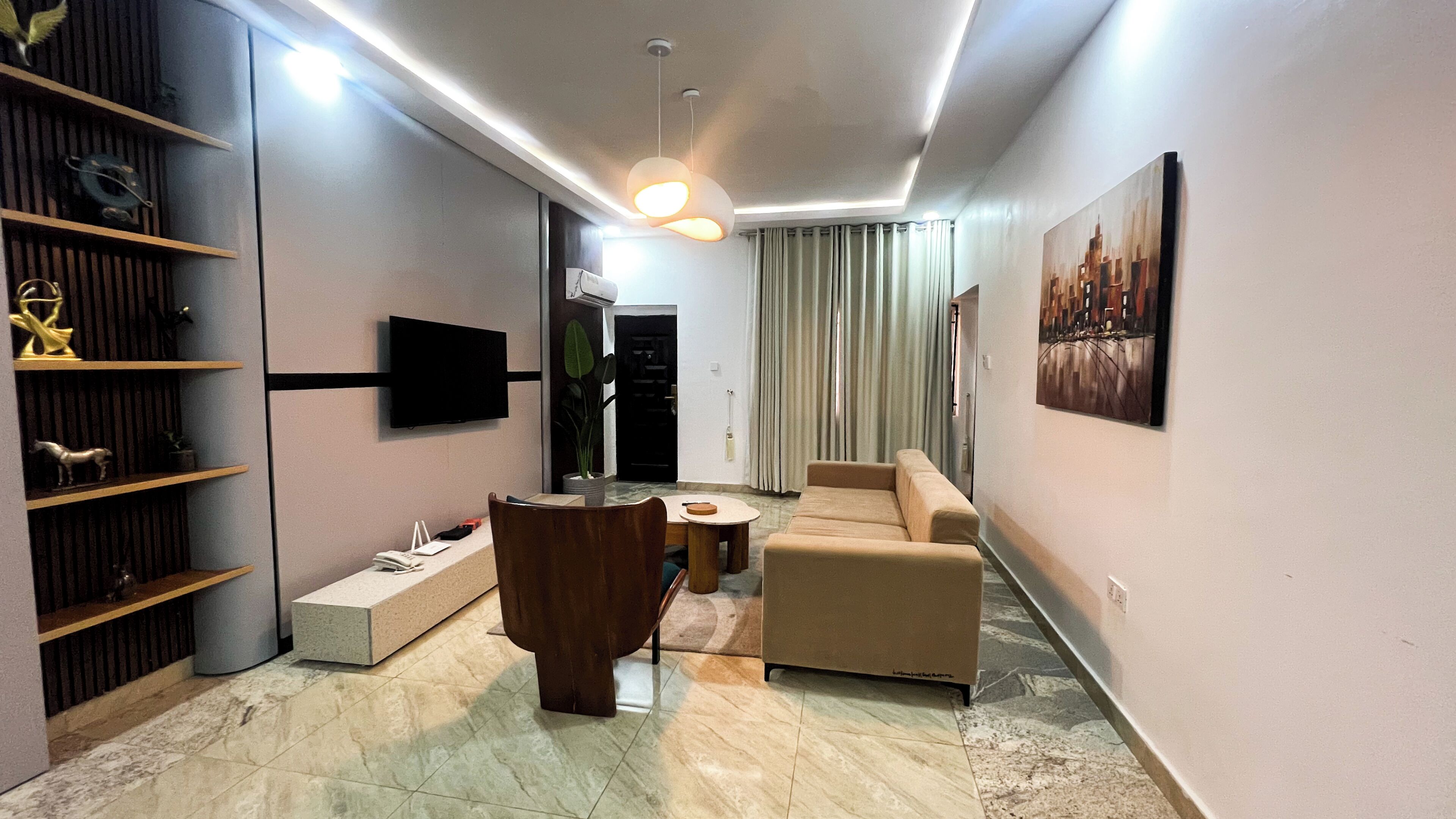 Appartamento Luxury, 3 camere da letto, balcone | Area soggiorno | Smart TV 40 pollici con canali satellitari, Netflix