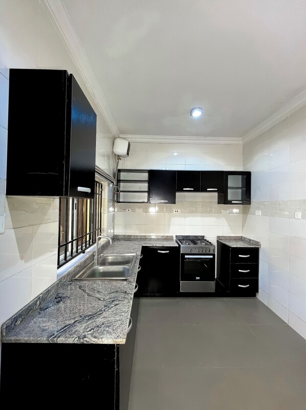 Tủ lạnh, lò vi sóng, lò nướng, bếp nấu 