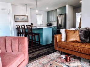 Living area - Charming 3-bedroom, water view cottage, with AC, WiFi & outdoor shower (York)