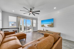 Smart TV - ☀️Stunning 6BR Home-Private Pool-Across from Beach-Golden Seashell East☀️ (Panama City Beach)