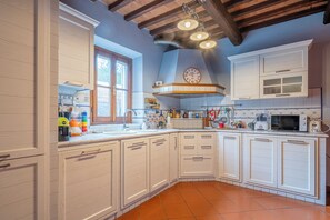 Villa, Patio, Garden View | Private kitchen | Fridge, microwave, oven, stovetop