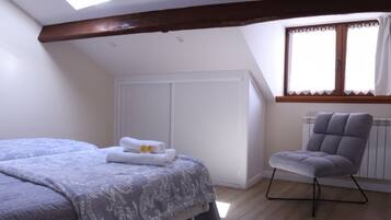 Luxe appartement, uitzicht op de stad | Een strijkplank/strijkijzer, gratis wifi