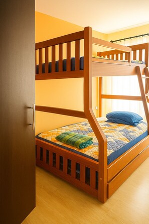 3 bedrooms, WiFi, bed sheets - Beautiful 3-bedroom apartment in enjoyable Banos with Jacuzzi (Banos)