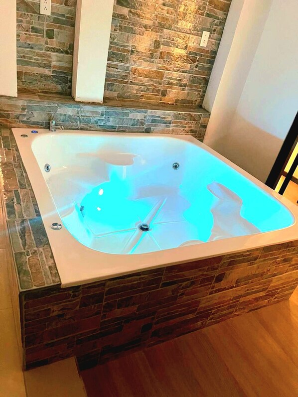 Towels, soap, shampoo, toilet paper - Beautiful 3-bedroom apartment in enjoyable Banos with Jacuzzi (Banos)