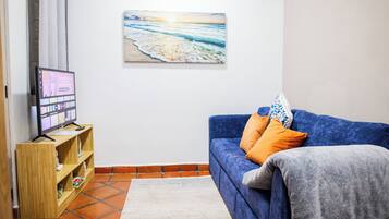 Family Apartment, Kitchenette, Mountain View | Living area