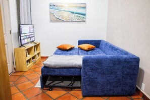 Departamento familiar, cocineta, vista a la montaña | Área de sala de estar