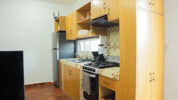 Family Apartment, Kitchenette, Mountain View | Private kitchen