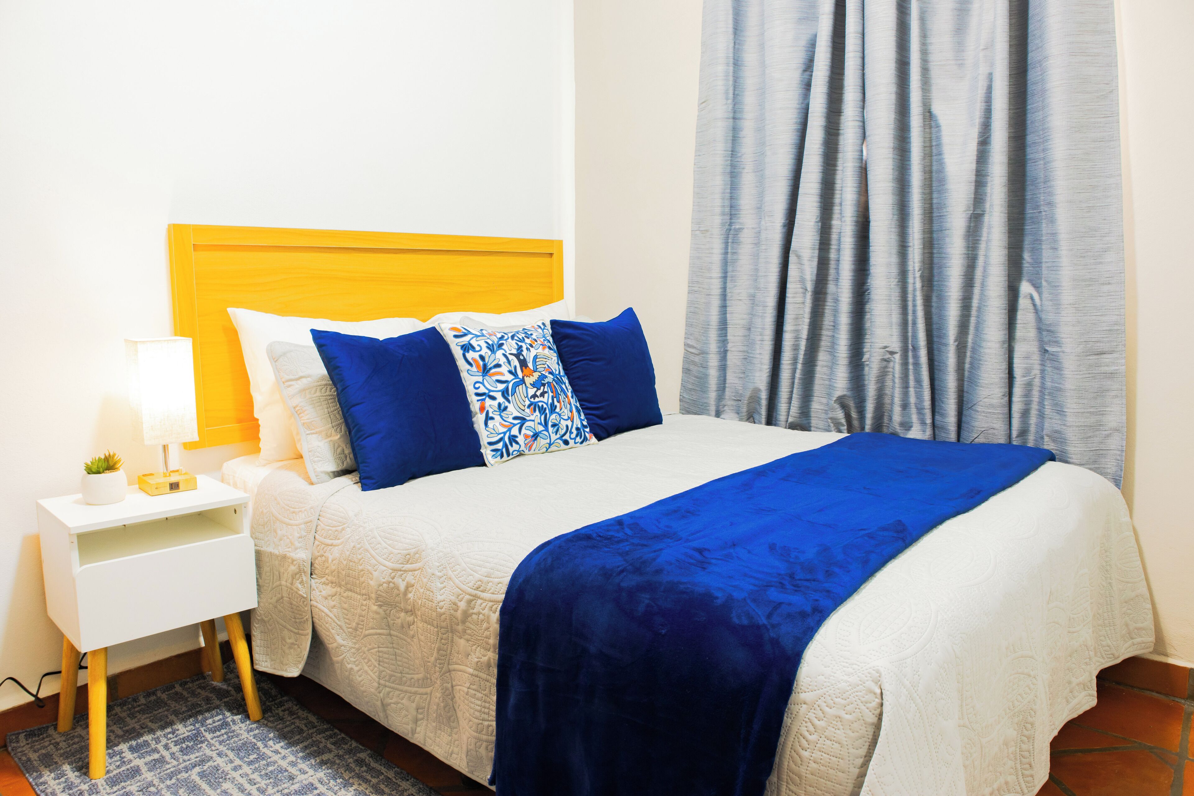 Departamento familiar, cocineta, vista a la montaña | Cortinas blackout, tabla de planchar con plancha y wifi gratis 