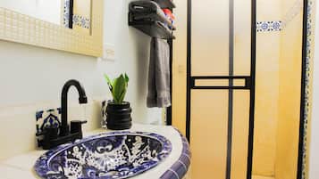 Family Apartment, Kitchenette, Mountain View | Bathroom