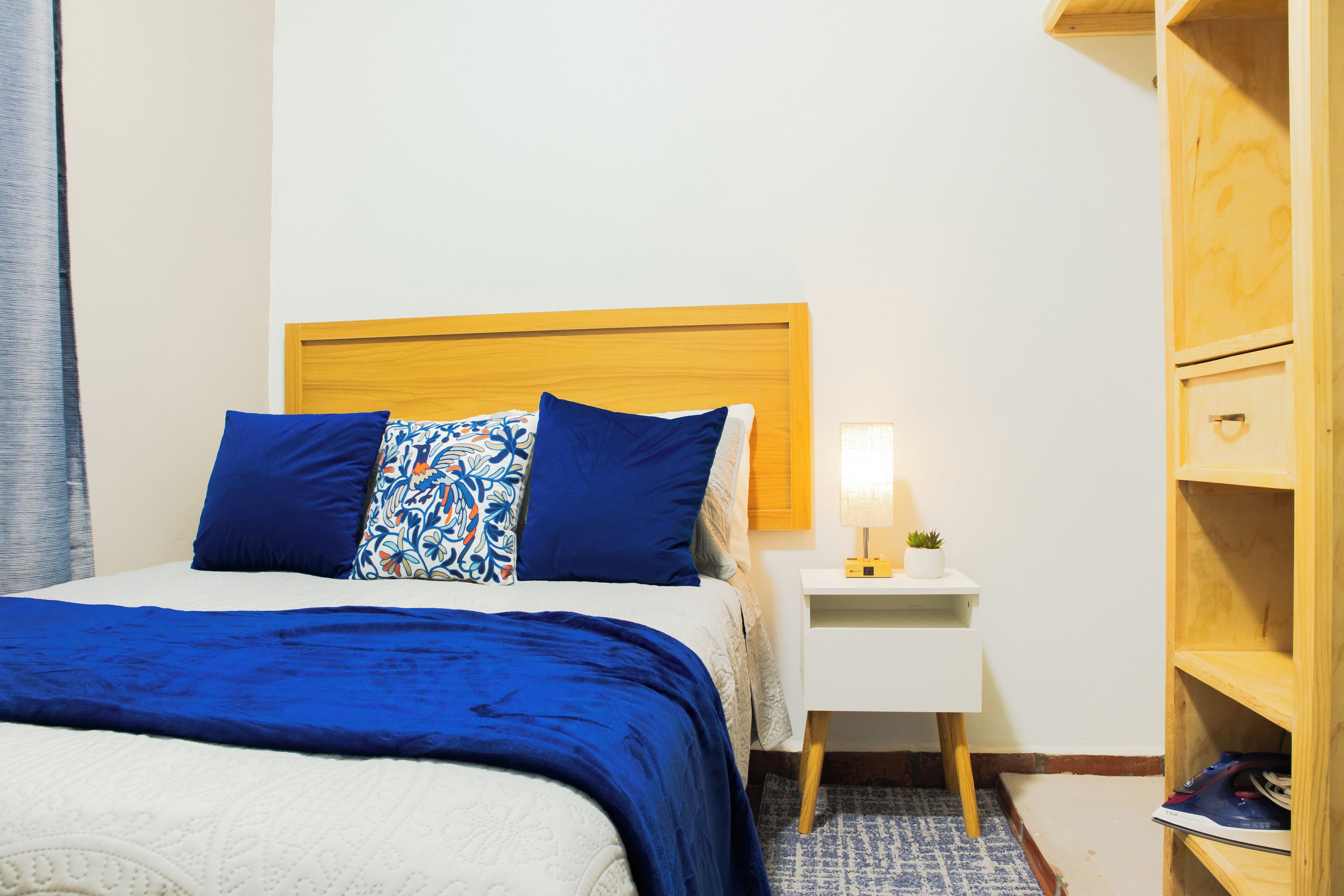 Departamento familiar, cocineta, vista a la montaña | Cortinas blackout, tabla de planchar con plancha y wifi gratis 