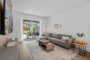 TV - Magical Retreat Near Disney, Themed Bedrooms (Four Corners)