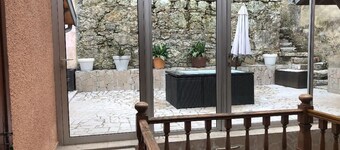 Newly refurbished furnished studio with superb mountain views from the terrace