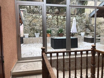 Newly refurbished furnished studio with superb mountain views from the terrace