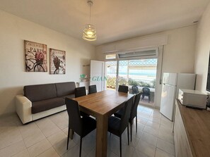 Dining - 6 beds at the "Conchiglia"-RIf. Ponente (San Vincenzo)