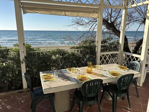 Outdoor dining - 6 beds at the "Conchiglia"-RIf. Ponente (San Vincenzo)