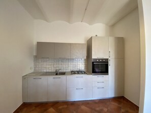 Køleskab, ovn, opvaskemaskine