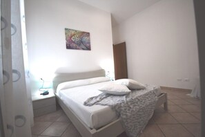 1 bedroom, free WiFi - TWO-ROOM APARTMENT SLEEPS 5 IN THE CONCHIGLIA AREA-Rif. Caterina (San Vincenzo)