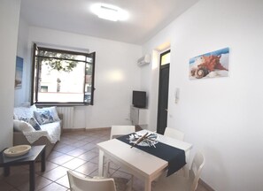 Dining - TWO-ROOM APARTMENT SLEEPS 5 IN THE CONCHIGLIA AREA-Rif. Caterina (San Vincenzo)