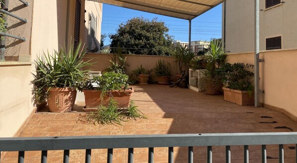 Property grounds - THREE-ROOM APARTMENT SLEEPS 5 IN THE PRINCESS AREA-Rif. RitaP1 (San Vincenzo)