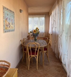 Dining - THREE-ROOM APARTMENT SLEEPS 5 IN THE PRINCESS AREA-Rif. RitaP1 (San Vincenzo)