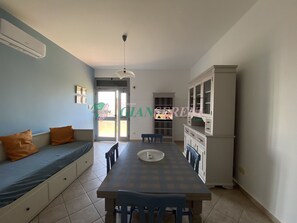 Dining - TWO-ROOM APARTMENT SLEEPS 4 IN THE LA PIANA AREA-Rif. Mazze (San Vincenzo)