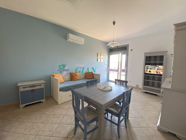 Dining - TWO-ROOM APARTMENT SLEEPS 4 IN THE LA PIANA AREA-Rif. Mazze (San Vincenzo)