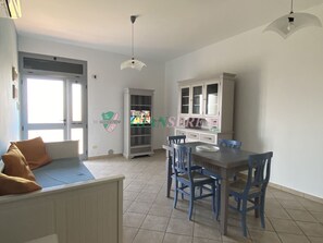 Interior - TWO-ROOM APARTMENT SLEEPS 4 IN THE LA PIANA AREA-Rif. Mazze (San Vincenzo)