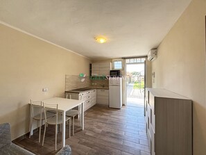 Køleskab, mikrobølgeovn, ovn