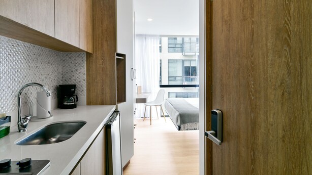 Apartment (501) | Private kitchen | Electric kettle - Nuo by Wynwood House  (Bogotá)