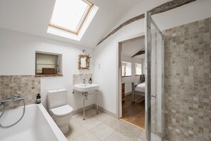 Hair dryer, towels - A Pretty Norfolk Cottage (Field Dalling)