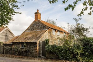 Unclassified image, 3 of 33, button