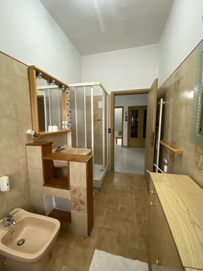 Doccia, asciugacapelli