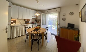 Dining - THREE-ROOM APARTMENT SLEEPS 3 IN THE NEW TOWN AREA - Ref. Costa-Rif. Costa (San Vincenzo)