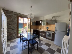 Kylskåp, ugn och diskmaskin