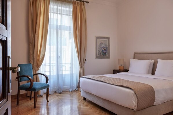 3 Schlafzimmer, Schreibtisch, Bügeleisen/Bügelbrett, Reisekinderbett