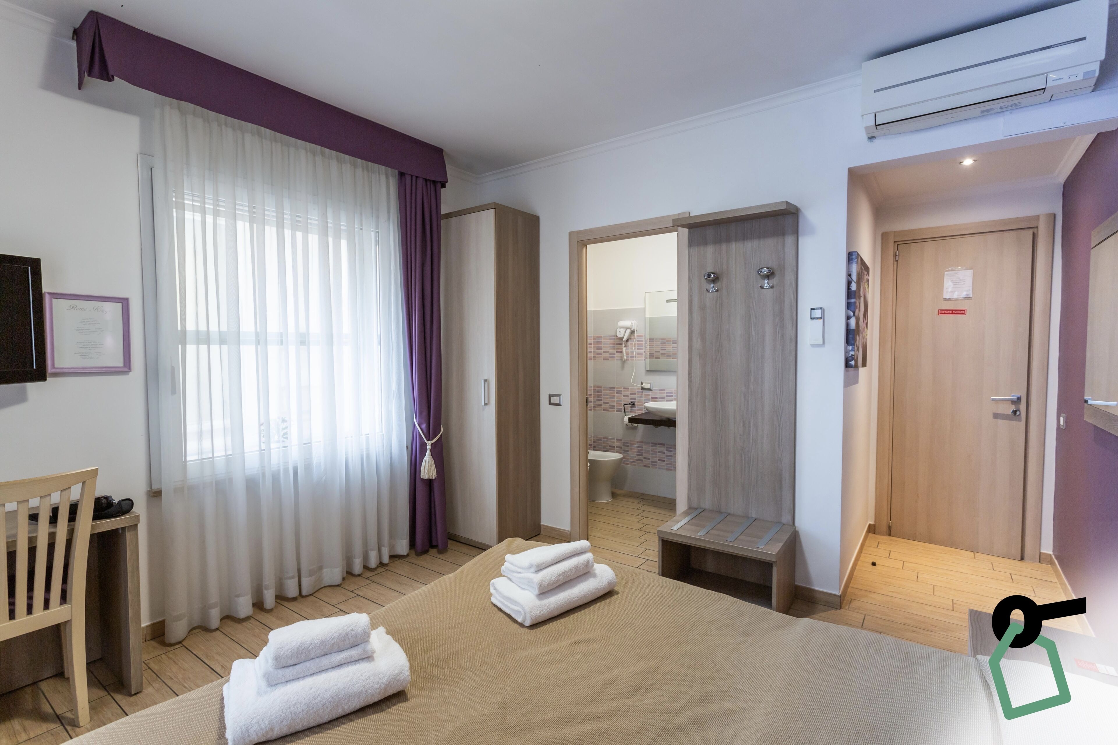 Camera doppia | Una cassaforte in camera, una scrivania, Wi-Fi gratuito