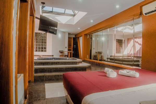 Superior Studio Suite | Desk, laptop workspace, free WiFi - HOTEL ESPOR CA (Barinas)