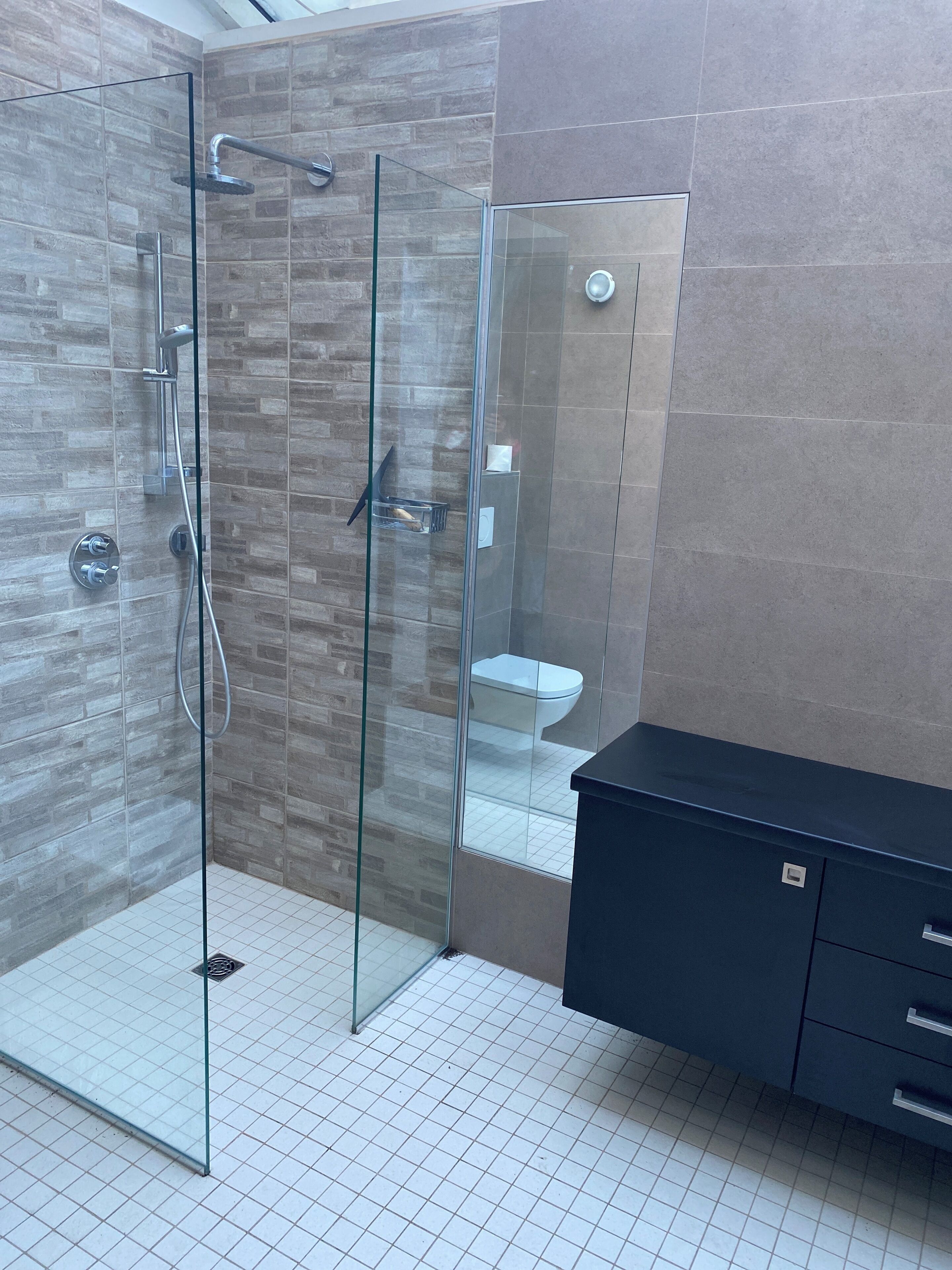 Shower, towels