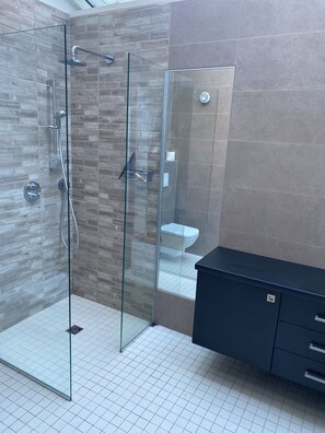 Shower, towels