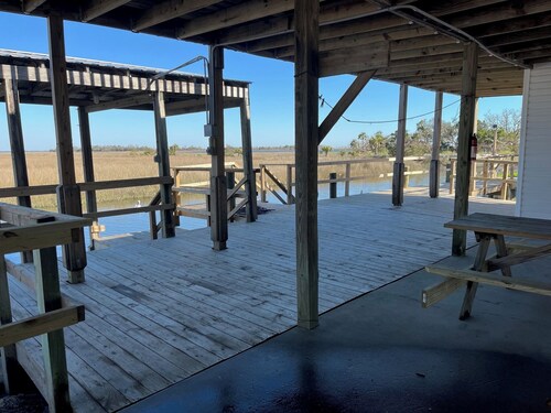 4 BR House in Horseshoe Beach: Your Fishing & Scalloping Adventure Starts Here